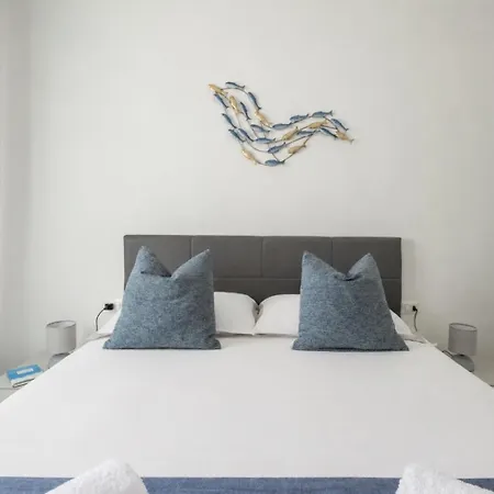 Sea View Terrace - Free Parking - Modern For 4 Guests بالاو