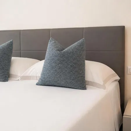 Sea View Terrace - Free Parking - Modern For 4 Guests شقة بالاو