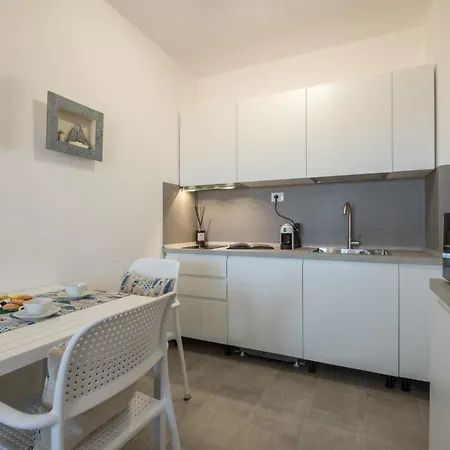 Sea View Terrace - Free Parking - Modern For 4 Guests Daire