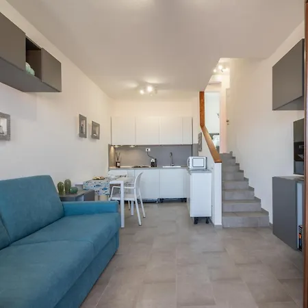Sea View Terrace - Free Parking - Modern For 4 Guests شقة